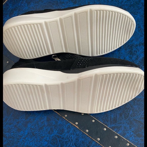 Black wedge shoe - Picture 3 of 3